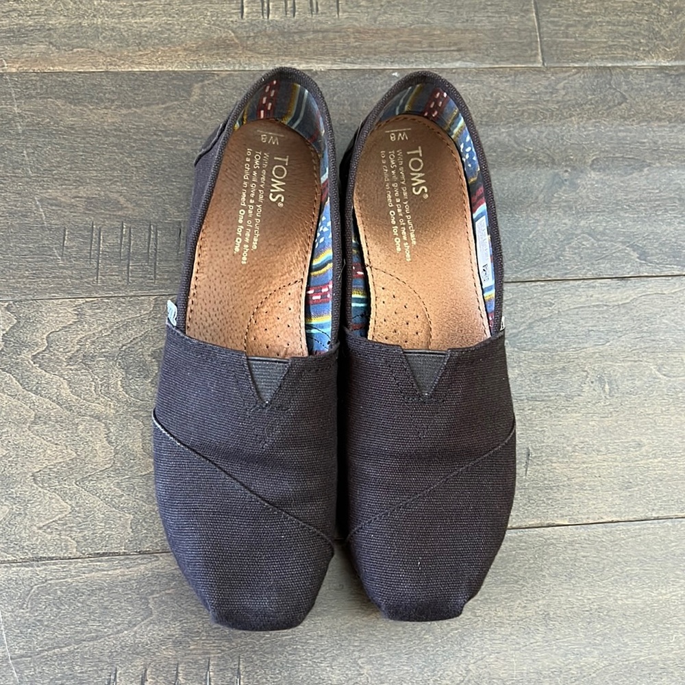 TOMS Classic Canvas Slipons
